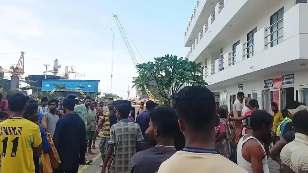 সীতাকুণ্ডে শিপইয়ার্ডে বিস্ফোরণ, নিহত বেড়ে ৯