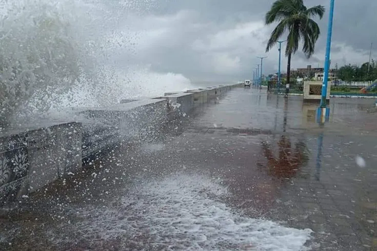 ১৪০ কিলোমিটার গতিতে চীনে টাইফুনের আঘাত