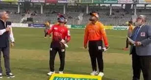 খুলনার বিপক্ষে টসে জিতে ফিল্ডিংয়ে কুমিল্লা