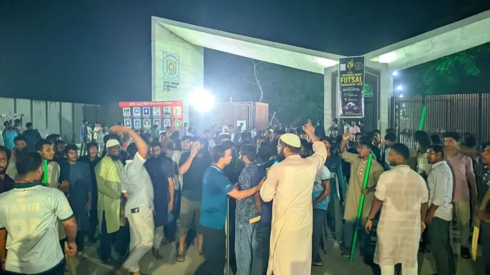 ছাত্রলীগের উসকানিতে বেরোবি ছাত্রদল-শিবিরের সংঘর্ষ