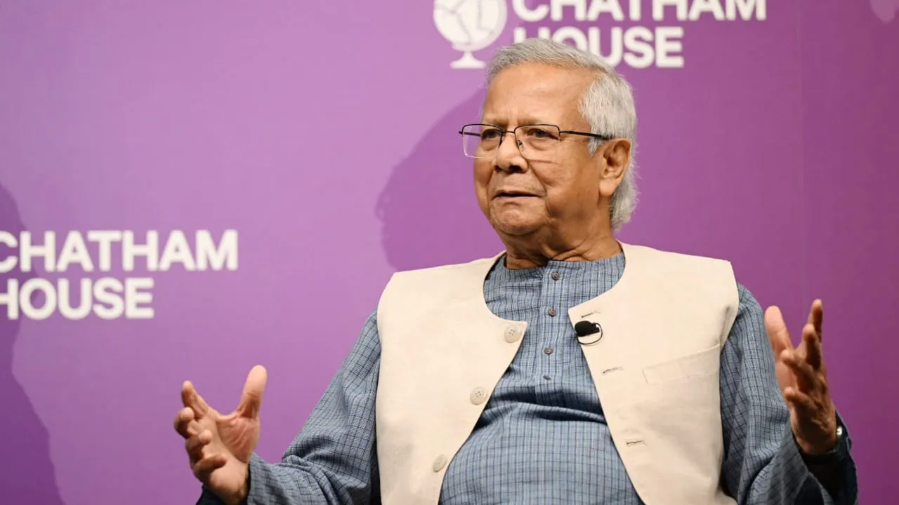 দেশের পথে প্রধান উপদেষ্টা