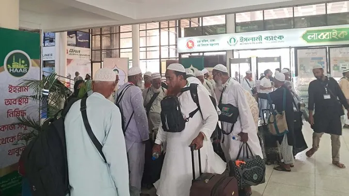 হজক্যাম্পে বাড়ছে যাত্রীদের ভিড়, রাতে উড়ছে প্রথম ফ্লাইট