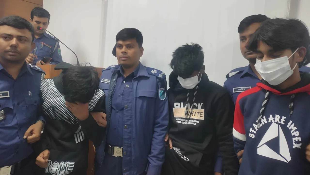 গেম-মুভি দেখে অ্যাডভেঞ্চার হিসেবে ৩ কিশোরের ব্যাংক ডাকাতির চেষ্টা