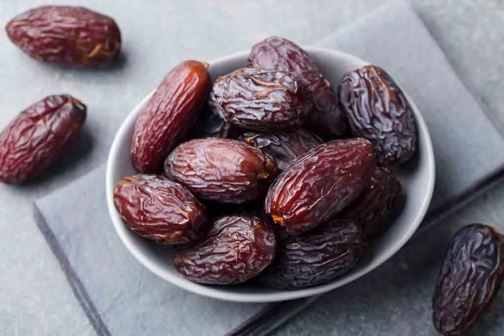 যে ৩ অবস্থায় ভুলেও খেজুর খাবেন না