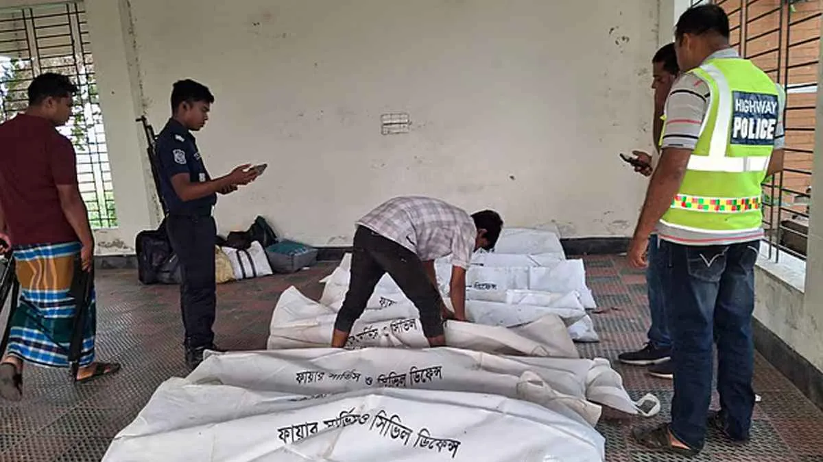 দাউদকান্দিতে খাদে পড়ে নিহত সবাই ধানকাটা শ্রমিক