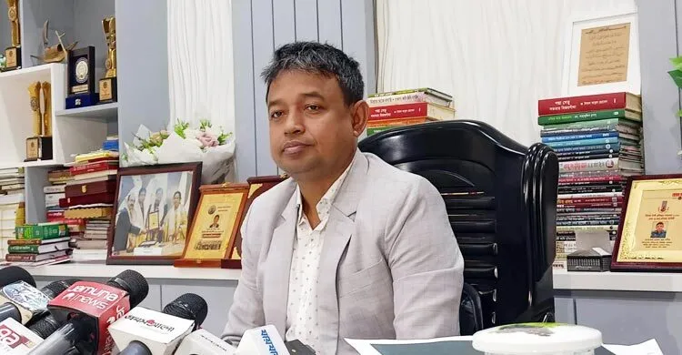 কারা সনদ নিয়েছেন, কারা টাকা নিয়েছেন খুঁজে বের করবো: ডিবিপ্রধান