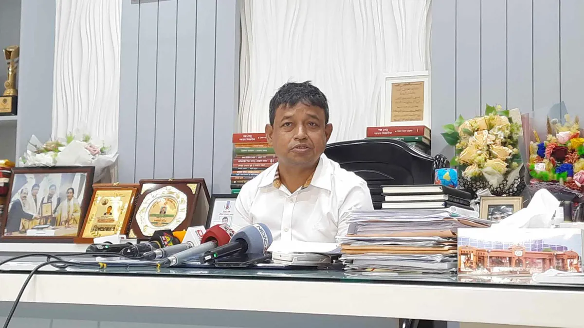 এপিএস মামুন এডিসি হারুনের ওপর প্রথম হামলা চালিয়েছিলেন