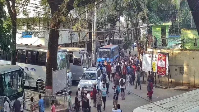 জবিতে সাংবাদিকের ওপর ছাত্রদলের হামলার