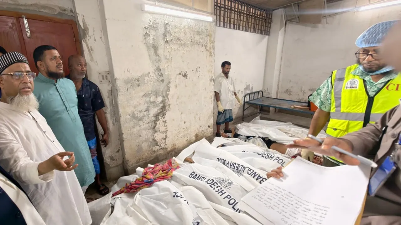 নিহতদের মরদেহ বাড়ি নিতে অ্যাম্বুলেন্স দিচ্ছে জামায়াত