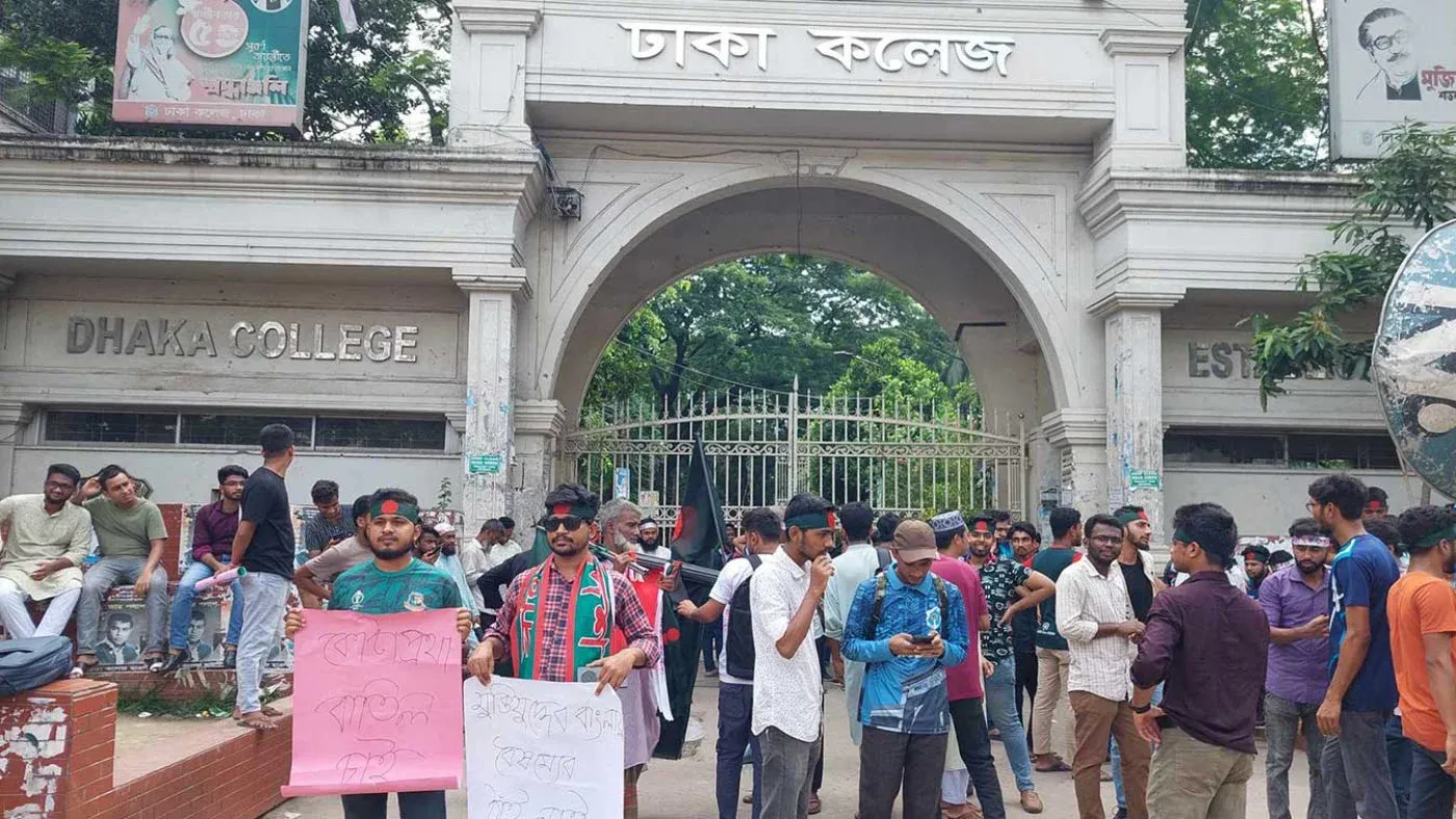 শাহবাগ ও সায়েন্সল্যাব মোড় অবরোধের প্রস্তুতি শিক্ষার্থীদের