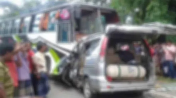 পদ্মা সেতুর জাজিরা প্রান্তে বাস-মাইক্রোর সংঘর্ষে নিহত ১, আহত ১৫