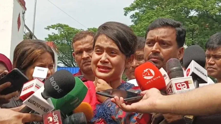 কেঁদে কেঁদে বাবা হত্যার বিচার চাইলেন মেয়ে মুমতারিন