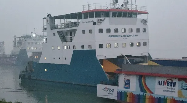 ১২ ঘণ্টা পর দুই নৌরুটে ফেরি চলাচল স্বাভাবিক
