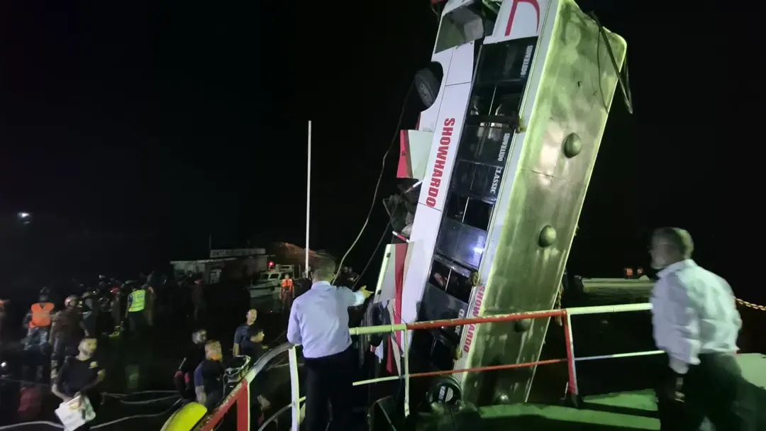 ১৯ জনের লাশ উদ্ধার, পরিচয় মিলল ১০ জনের