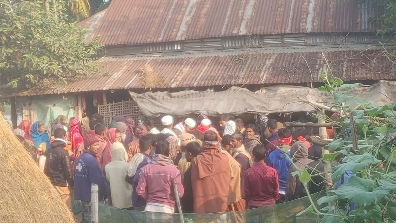 বসতঘর থেকে কৃষকের গলাকাটা মরদেহ উদ্ধার