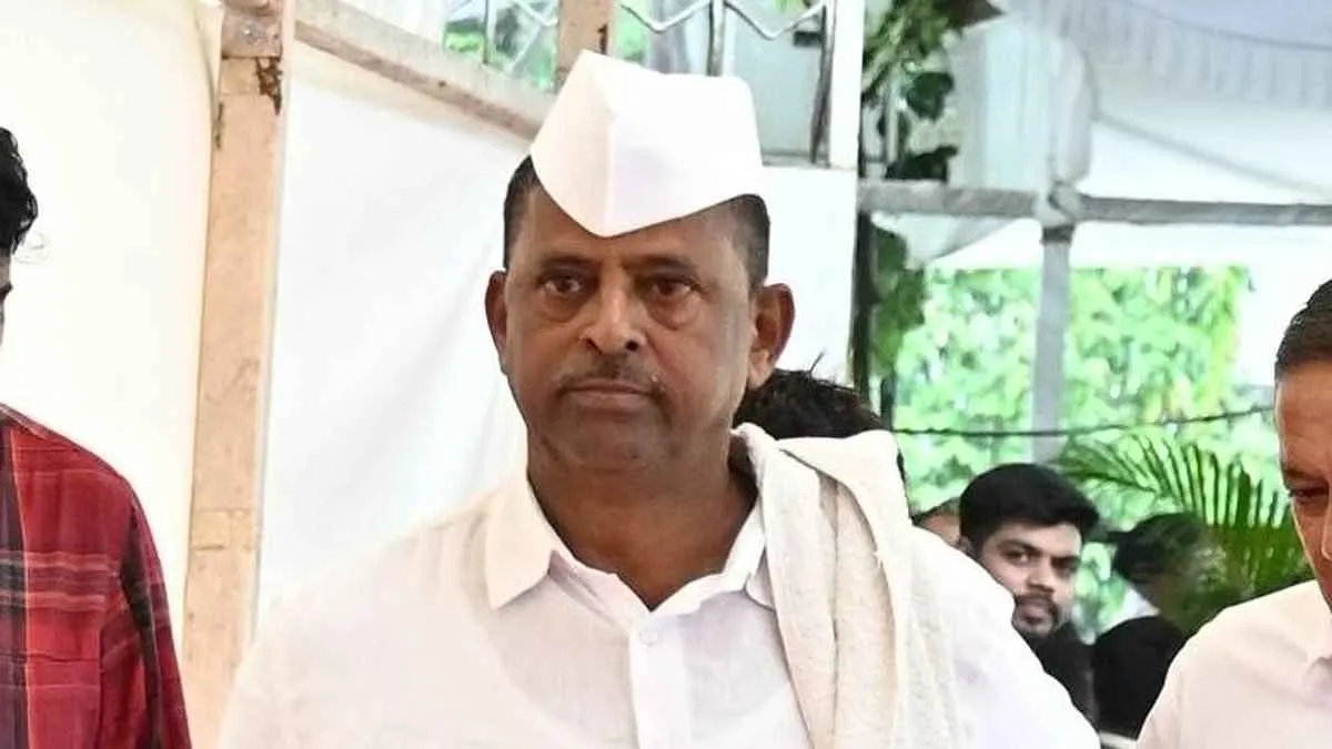 ভারতে সচিবালয় থেকে লাফ দিলেন ডেপুটি স্পিকারসহ ৩ এমপি, অতঃপর...
