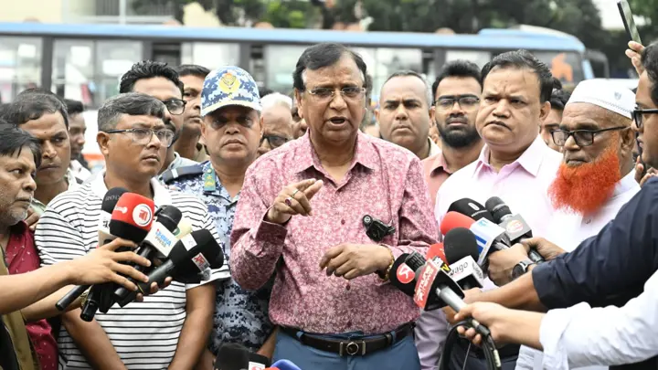 পল্টন-নর্থ সাউথ রোডের মূল সড়ক হকারমুক্ত ঘোষণা