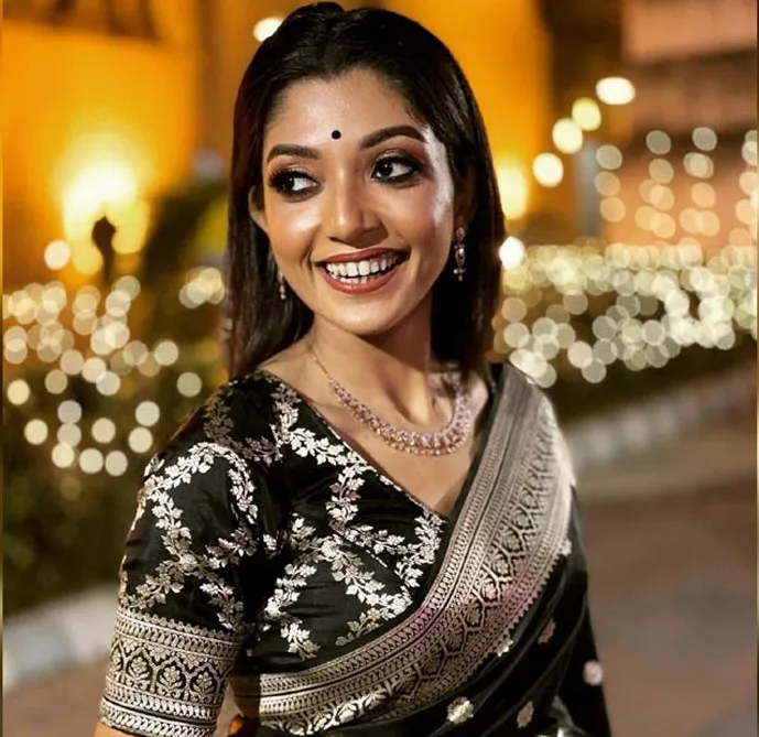 শুটিংয়ে অলৌকিক ঘটনায় জড়ালেন দেবলীনা!