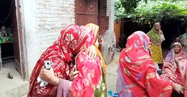 নাটোরে সড়ক দুর্ঘটনা একই পরিবারের তিনসহ নিহত ৮