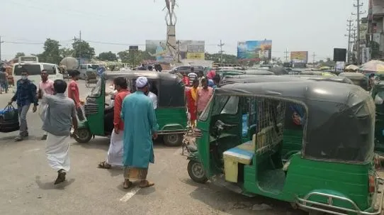 চারগুণ বেশি ভাড়ায় যেতে হচ্ছে গন্তব্যে