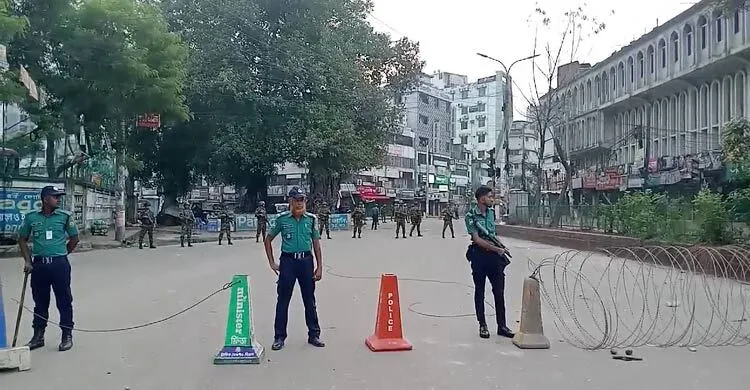 ঢাকায় মোড়ে মোড়ে চেকপোস্ট-তল্লাশি-জিজ্ঞাসাবাদ
