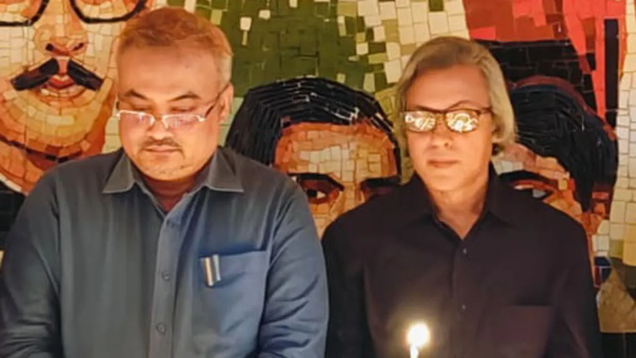 ছাত্রদের তোপের মুখে বদলির আবেদন করলেন ঢাকা কলেজ অধ্যক্ষ-উপাধ্যক্ষ