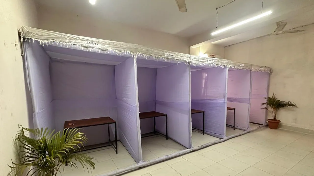 কারাগারে পোস্টাল ব্যালটে ভোট দিচ্ছেন মন্ত্রীরা