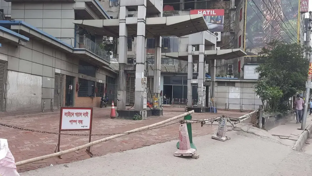 রাজধানীর সিএনজি স্টেশনগুলোতে ভোগান্তির দীর্ঘ সারি