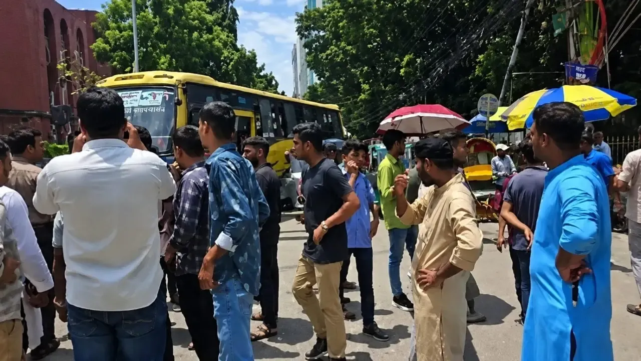 তিতুমীর কলেজের একাংশের শিক্ষার্থীদের বিক্ষোভ