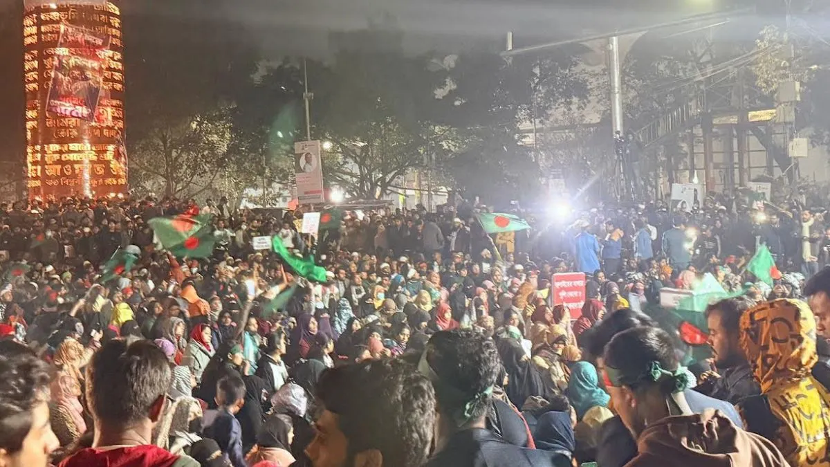 শাহবাগে দ্বিতীয় দিনের মতো ইনকিলাব মঞ্চের অবস্থান