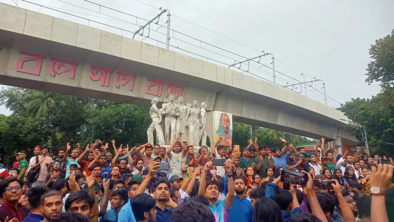 স্বৈরাচার পুনর্বাসনের চেষ্টাকারীদেরও নামাতে সময় লাগবে না