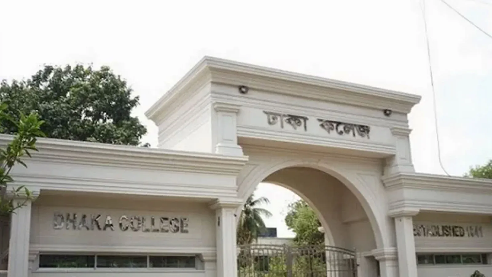 ঢাকা কলেজে ছাত্রদল-ছাত্রশিবিরের ধাওয়া-পাল্টা ধাওয়া