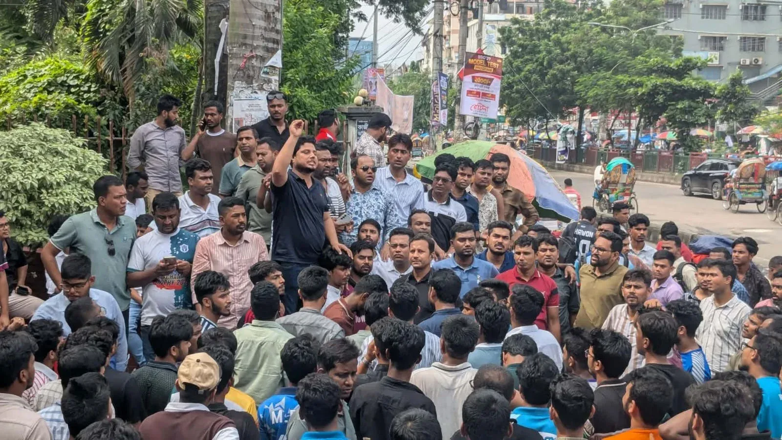 ঢাকা কলেজে ছাত্রদল-ছাত্রশিবিরের ধাওয়া-পাল্টা ধাওয়া