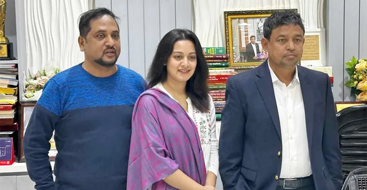 ভুয়া বিকাশ কর্মকর্তার ফাঁদে নায়িকা দীঘি, টাকা উদ্ধার করে দিল ডিবি