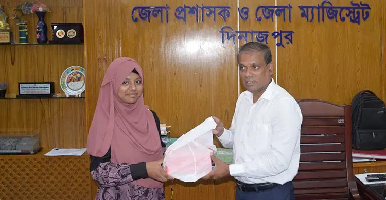 ডিসির কাছে পড়া দিয়ে স্কুলের একমাত্র জিপিএ-৫ জয়ী সাদিয়া