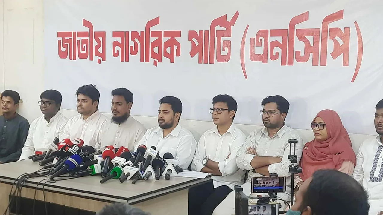 সালাহউদ্দিন দেশে না থাকায় জানেন না রাজপথে কে ছিল : নাহিদ ইসলাম