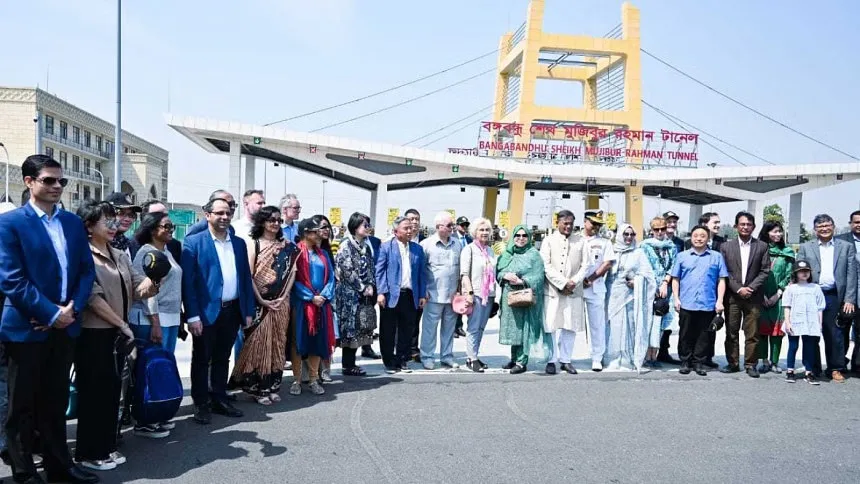 Showcasing progress to diplomats