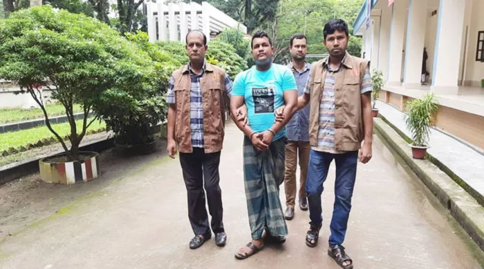 টাঙ্গাইলে বাসে ডাকাতি-ধর্ষণের মূলহোতা গ্রেফতার
