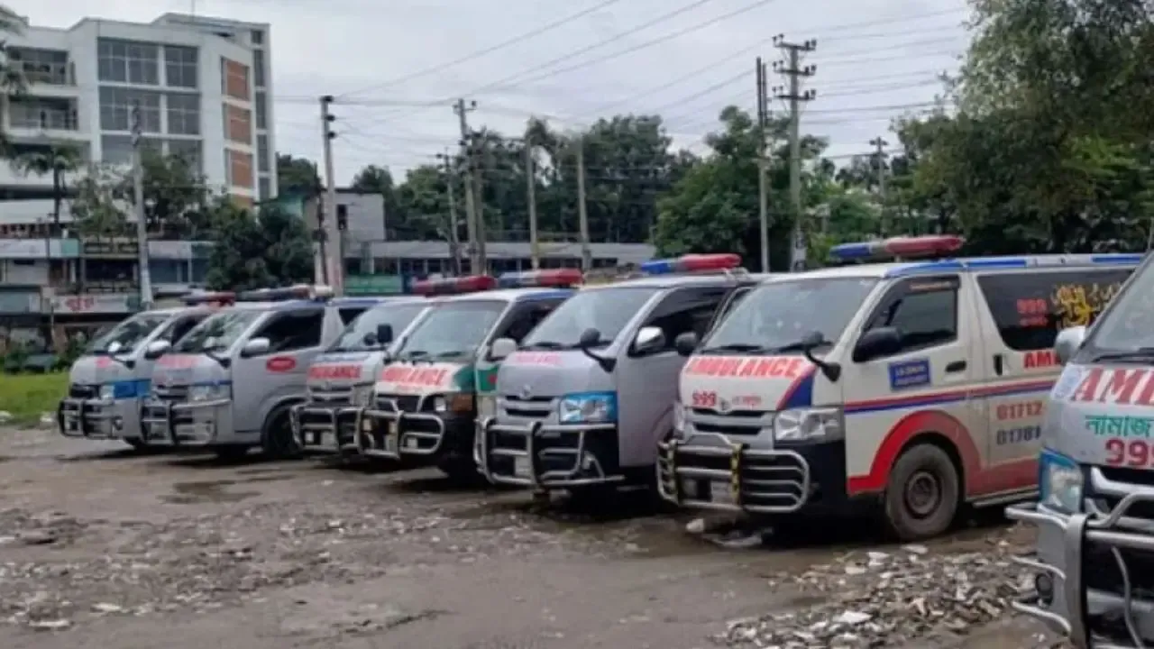 ঢামেকে অ্যাম্বুলেন্স ধর্মঘট ৭ দিনের জন্য স্থগিত