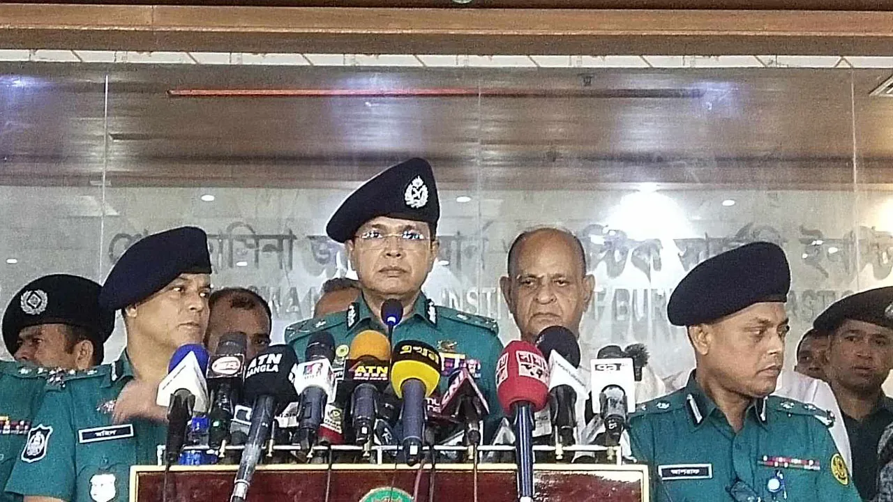 বিএনপি তাদের অফিসে তালা মেরে রেখেছে, ঢুকতে চাইলে আপত্তি নেই : ডিএমপি কমিশনার