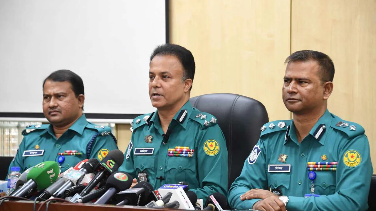 খাবারের বিনিময়ে বাসে আগুন দিতে প্রলুব্ধ করা হচ্ছে