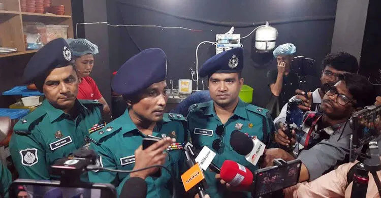 ওয়ারীতে আবাসিক ভবনে রেস্টুরেন্টের বিরুদ্ধে পুলিশের অভিযান