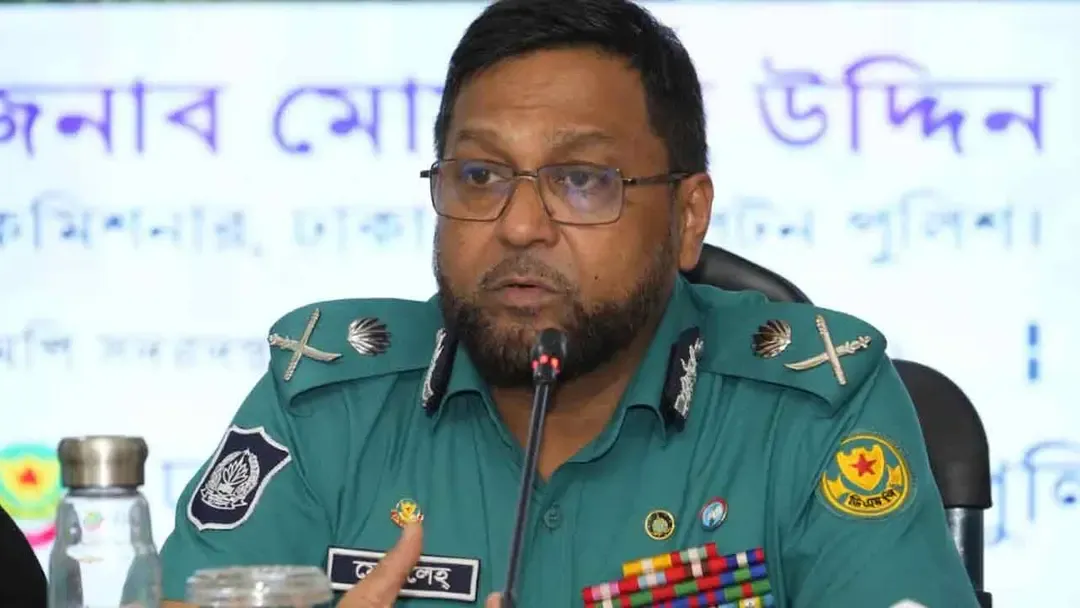অপরাধ দমনে নিয়মিত অভিযানের নির্দেশ ডিএমপি কমিশনারের