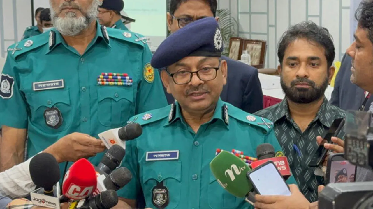 সোশ্যাল মিডিয়ায় ঝটিকা মিছিলের ভিডিও, বাস্তবে তেমন কিছু নয় : ডিএমপি কমিশনার