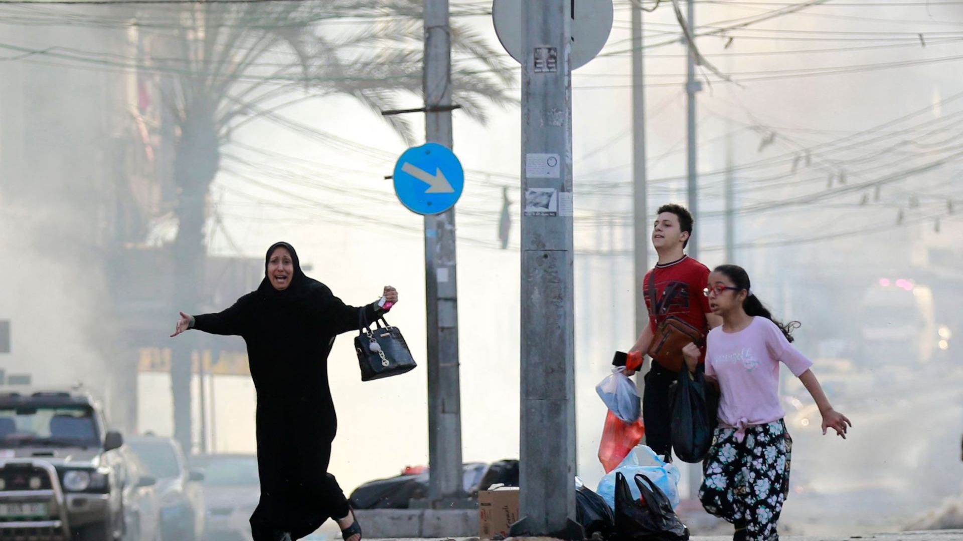 الاحتلال يأمر بإخلاء محيط مجمع الشفاء في غزة