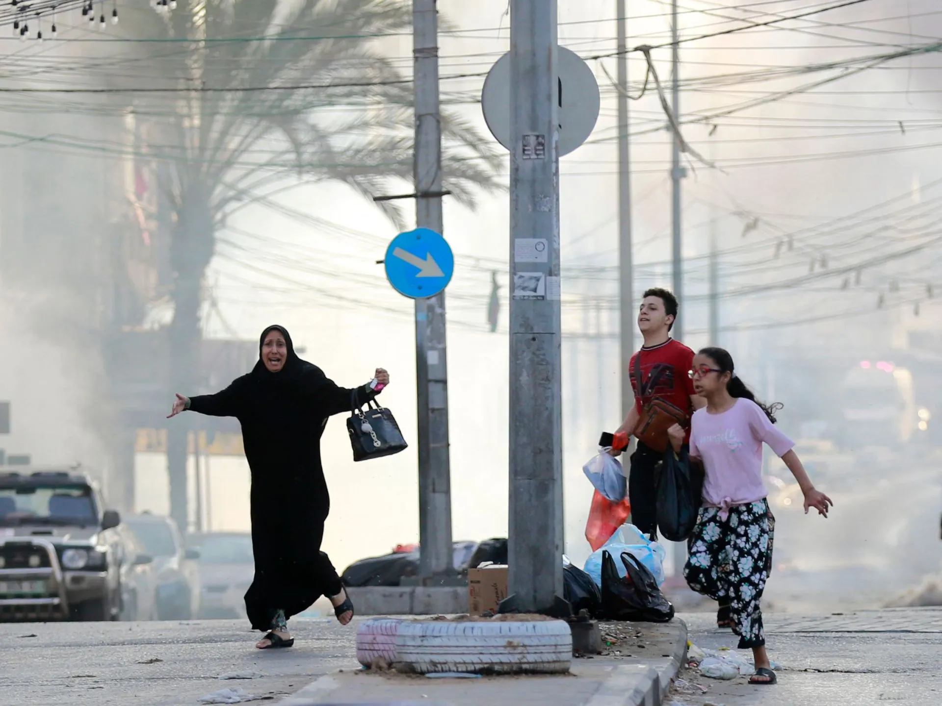 الاحتلال يأمر بإخلاء محيط مجمع الشفاء في غزة