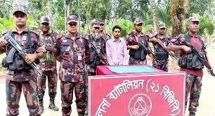 শার্শা সীমান্তে ২ কোটি টাকার সোনাসহ পাচারকারী আটক