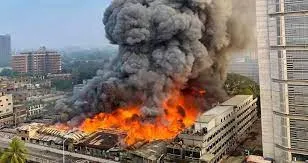 রাজধানীর বঙ্গবাজারে আগুন, নিয়ন্ত্রণে ৪৭ ইউনিট