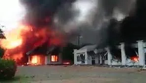 মহিন্দা রাজাপাকসার বাড়িতে গুলি-আগুন : সেনাবাহিনী তলব