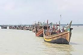 আজ মধ্যরাত থেকে ৬৫ দিনের জন্য সাগরে মাছ ধরা নিষিদ্ধ